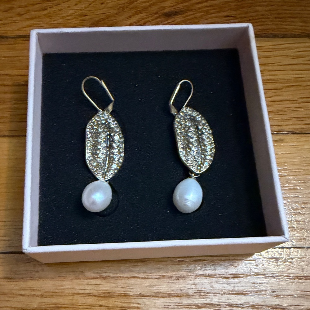 Giambattista Valli x H&M Pearl & Crystal Drop Earrings – Boxed - Picture 6 of 8